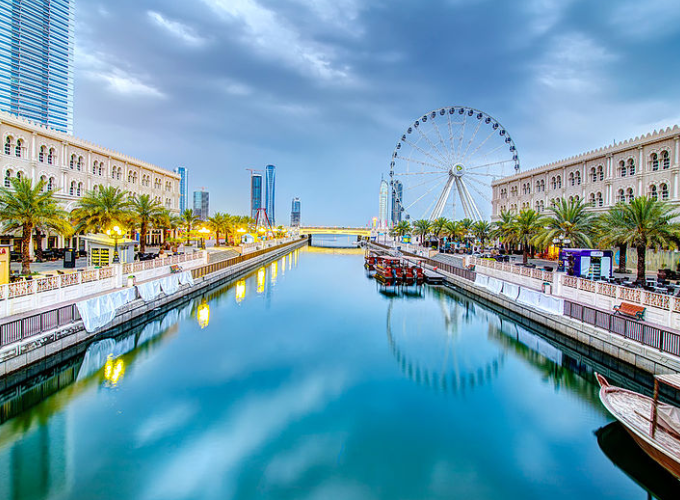 Sharjah for Tourist Image with sea and building